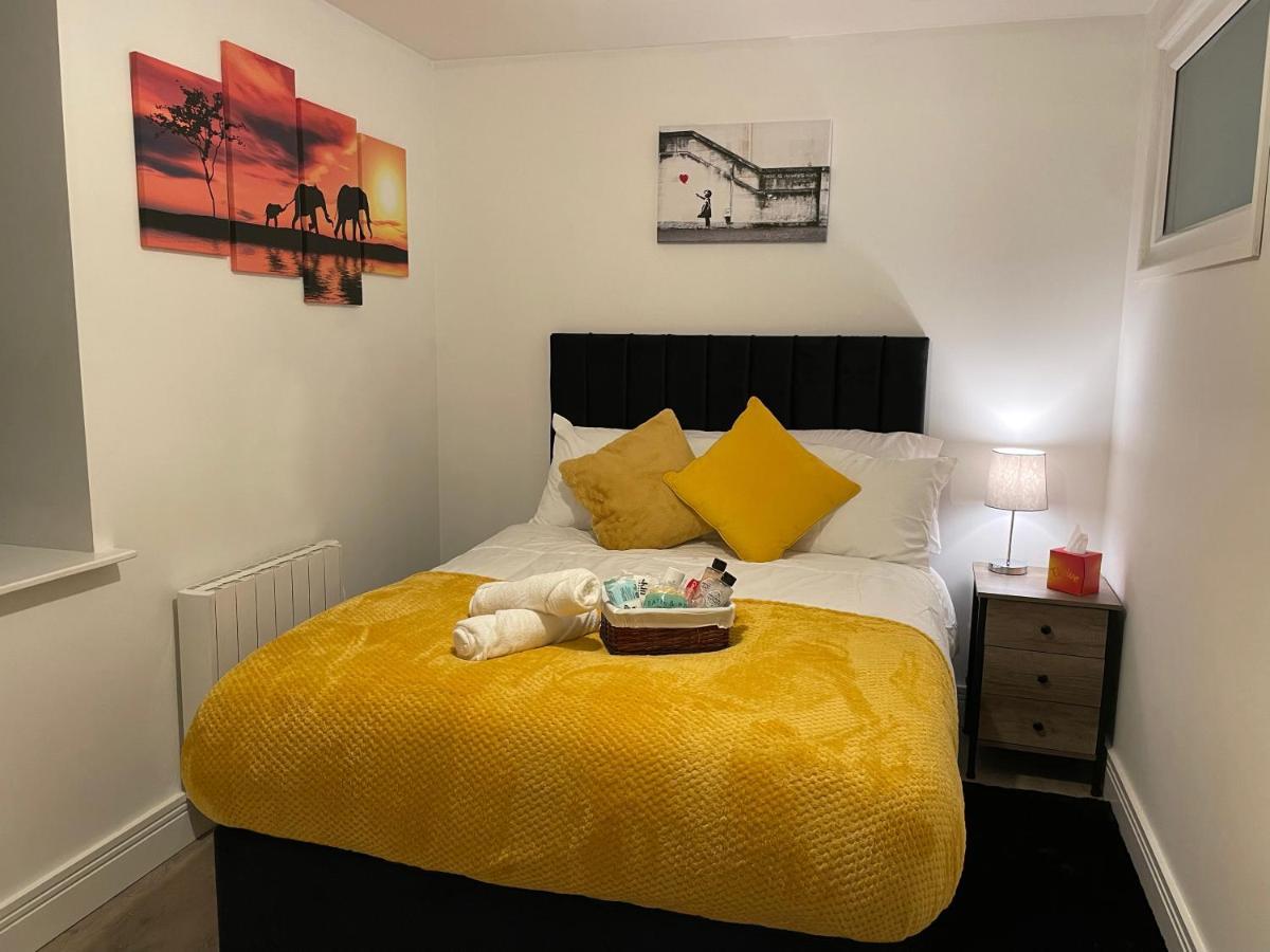 Luxurious 2 Bed Apartment In Heart Of Burnley With Private Parking Exterior foto