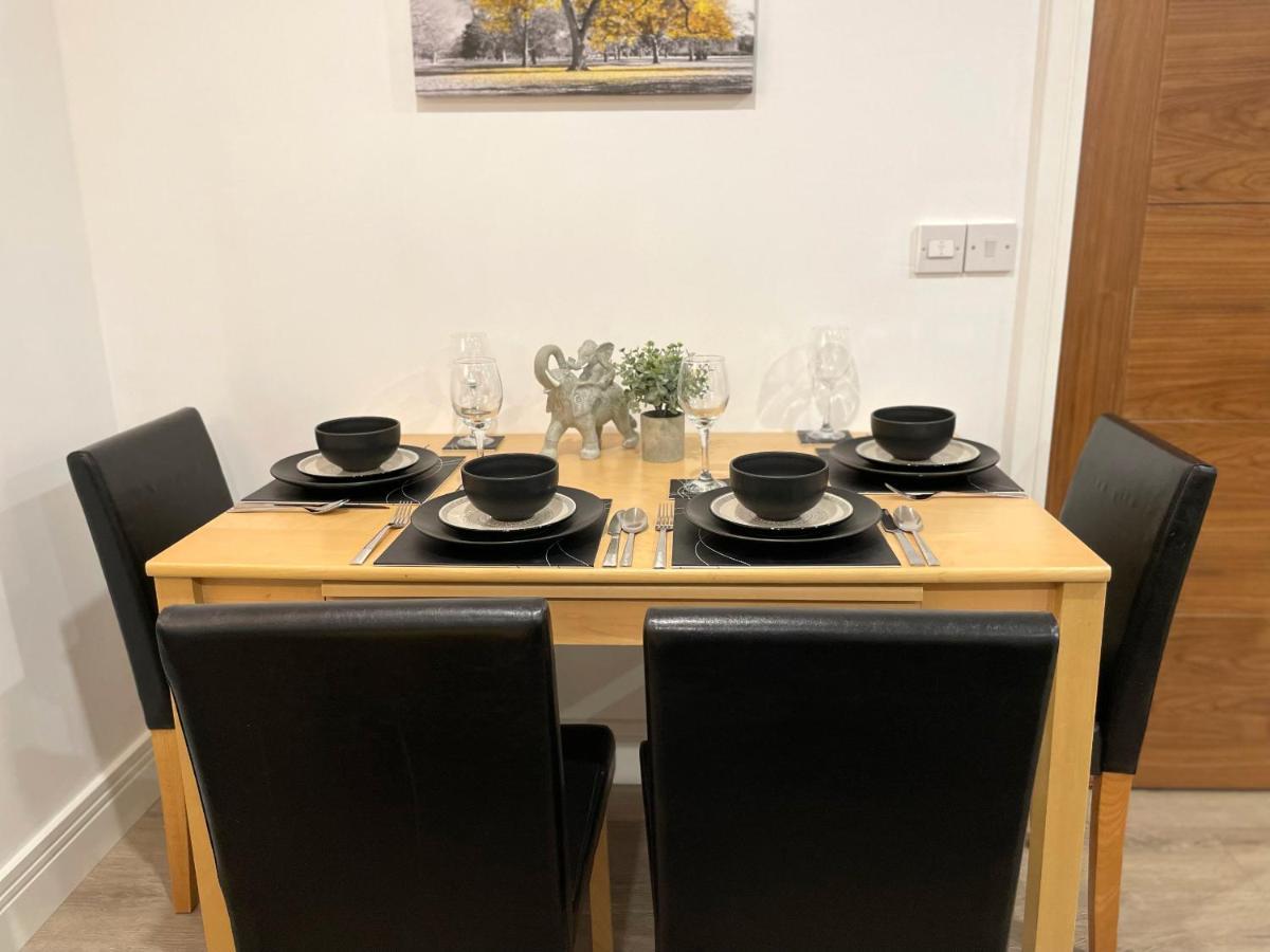 Luxurious 2 Bed Apartment In Heart Of Burnley With Private Parking Exterior foto