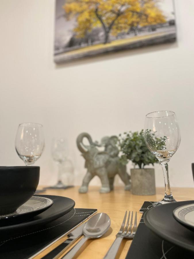Luxurious 2 Bed Apartment In Heart Of Burnley With Private Parking Exterior foto